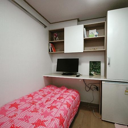 Lottetower Rainbow House Hotel Seoul Exterior photo